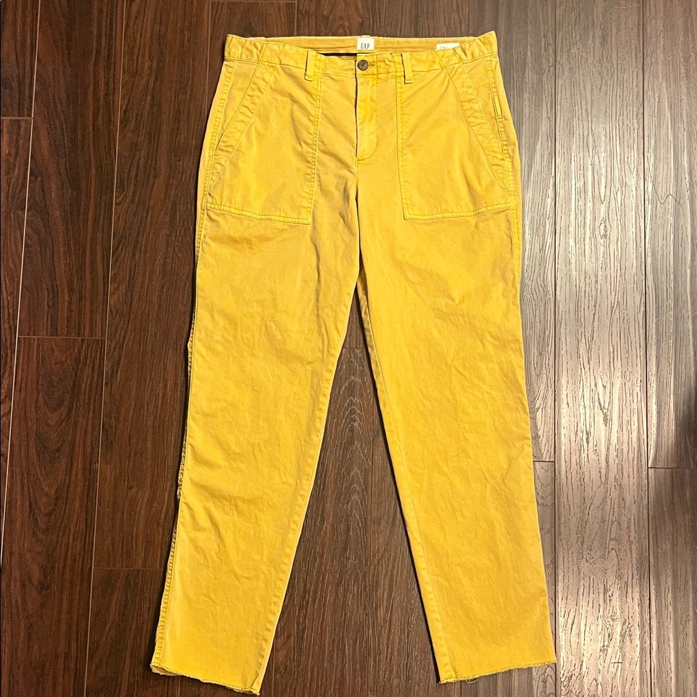 Womens’s girlfriend cropped chinos with raw-edges